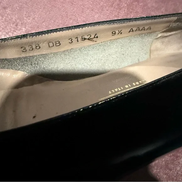 SALVATORE FERRAGAMO VARA BOW LEATHER LOW PUMPS, BLACK PATENT LEATHER, SIZE 9.5 - Picture 16 of 16